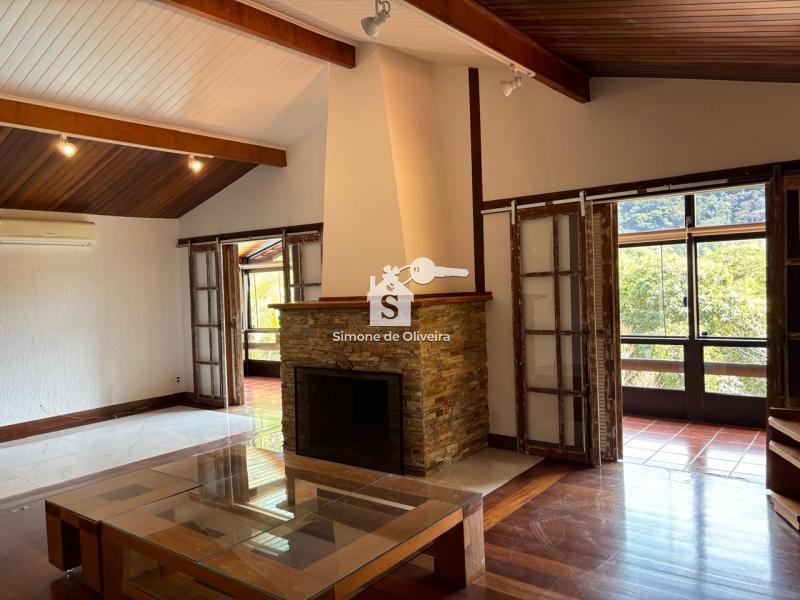 Comprar Casa em Itaipava, Petrópolis/RJ - Simone de Oliveira Imóveis