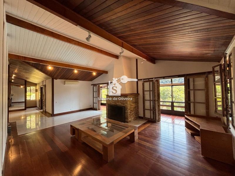 Comprar Casa em Itaipava, Petrópolis/RJ - Simone de Oliveira Imóveis