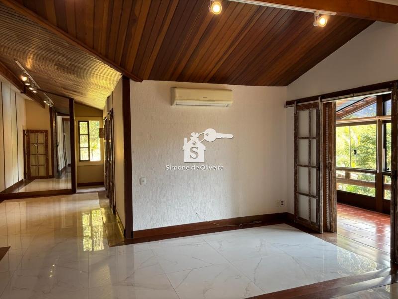 Comprar Casa em Itaipava, Petrópolis/RJ - Simone de Oliveira Imóveis