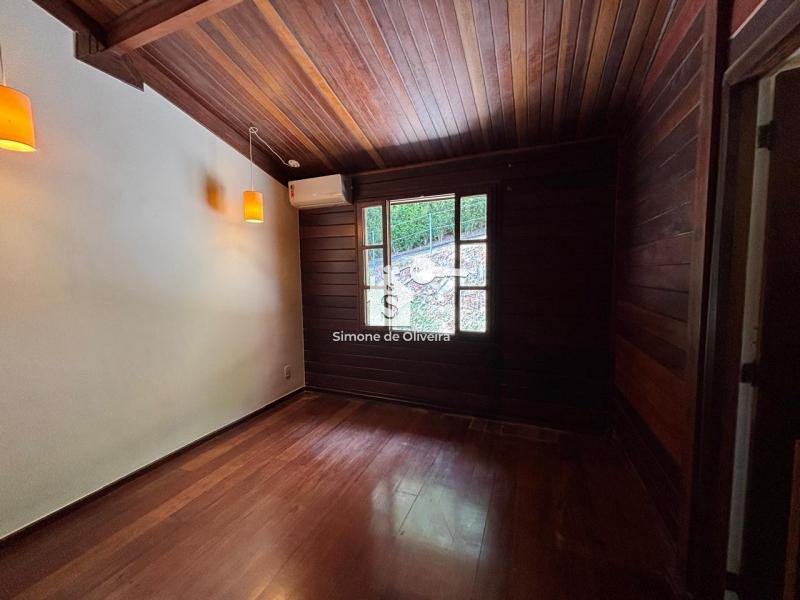 Comprar Casa em Itaipava, Petrópolis/RJ - Simone de Oliveira Imóveis