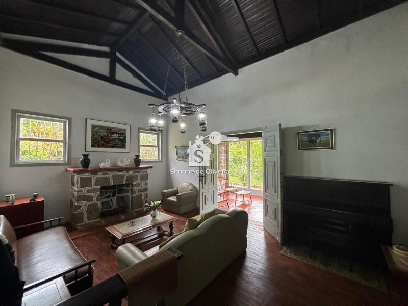 Comprar Casa em Itaipava, Petrópolis/RJ - Simone de Oliveira Imóveis