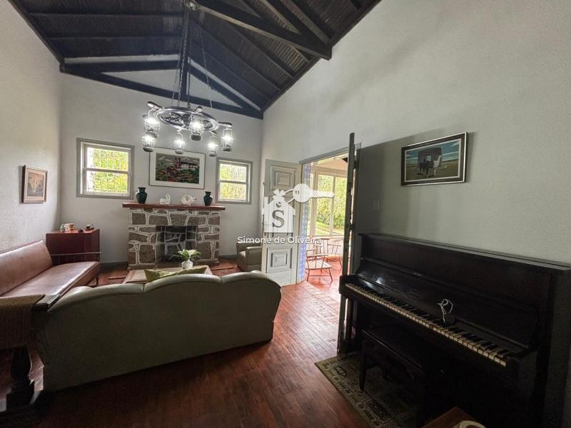 Comprar Casa em Itaipava, Petrópolis/RJ - Simone de Oliveira Imóveis