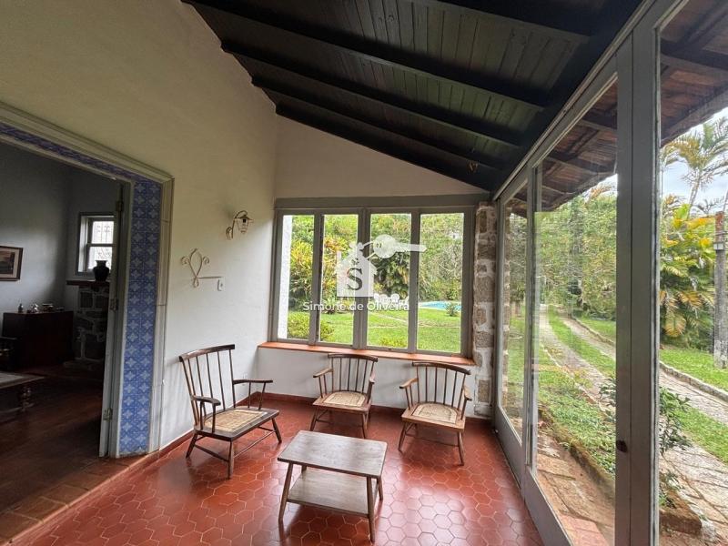 Comprar Casa em Itaipava, Petrópolis/RJ - Simone de Oliveira Imóveis