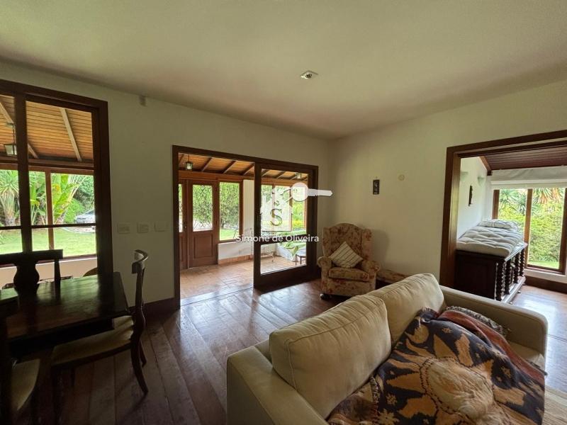 Comprar Casa em Itaipava, Petrópolis/RJ - Simone de Oliveira Imóveis