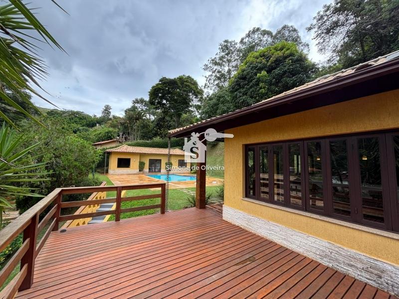 Comprar Casa em Itaipava, Petrópolis/RJ - Simone de Oliveira Imóveis