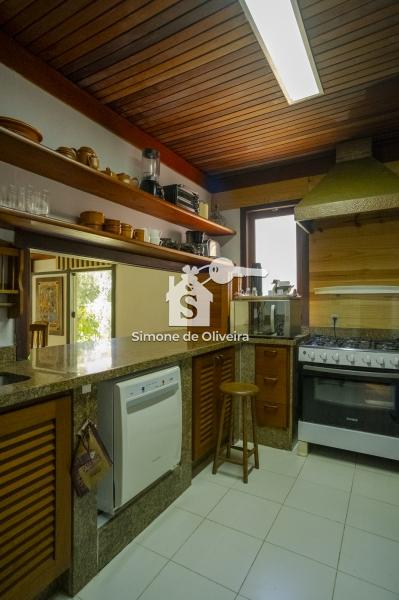Comprar Casa em Itaipava, Petrópolis/RJ - Simone de Oliveira Imóveis
