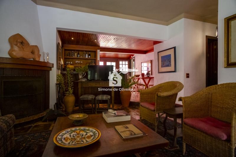 Comprar Casa em Itaipava, Petrópolis/RJ - Simone de Oliveira Imóveis