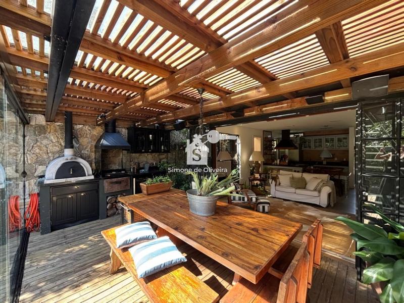Comprar Casa em Pedro do Rio, Petrópolis/RJ - Simone de Oliveira Imóveis