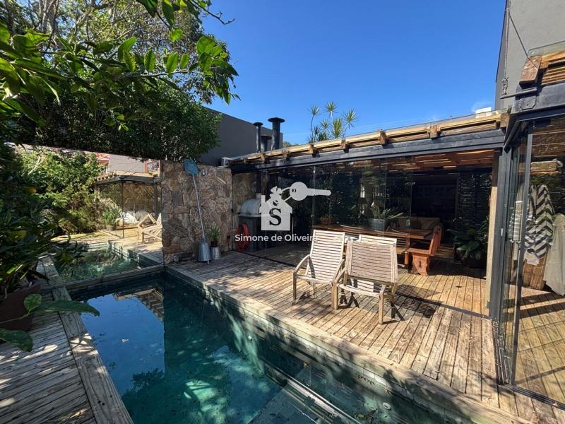 Comprar Casa em Pedro do Rio, Petrópolis/RJ - Simone de Oliveira Imóveis
