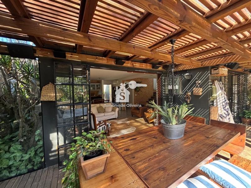 Comprar Casa em Pedro do Rio, Petrópolis/RJ - Simone de Oliveira Imóveis