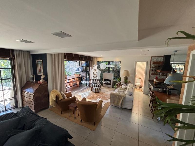 Comprar Casa em Pedro do Rio, Petrópolis/RJ - Simone de Oliveira Imóveis