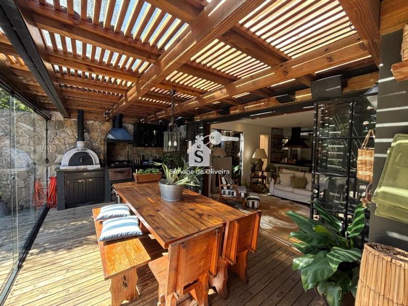 Comprar Casa em Pedro do Rio, Petrópolis/RJ - Simone de Oliveira Imóveis