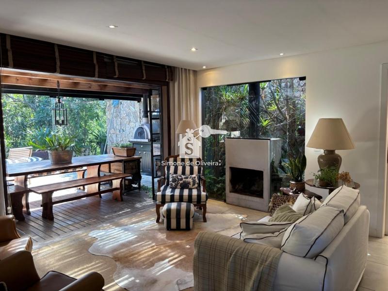 Comprar Casa em Pedro do Rio, Petrópolis/RJ - Simone de Oliveira Imóveis