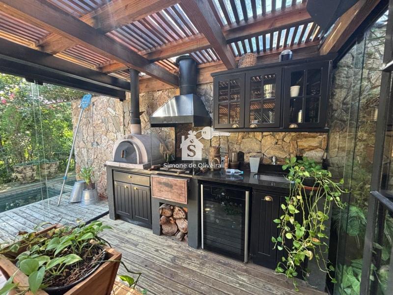 Comprar Casa em Pedro do Rio, Petrópolis/RJ - Simone de Oliveira Imóveis