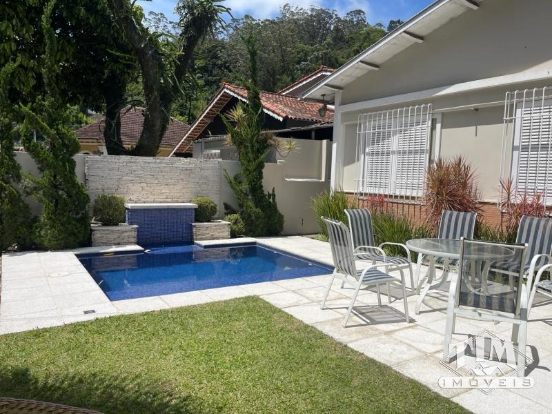 Casa à venda em Mosela, Petrópolis - RJ