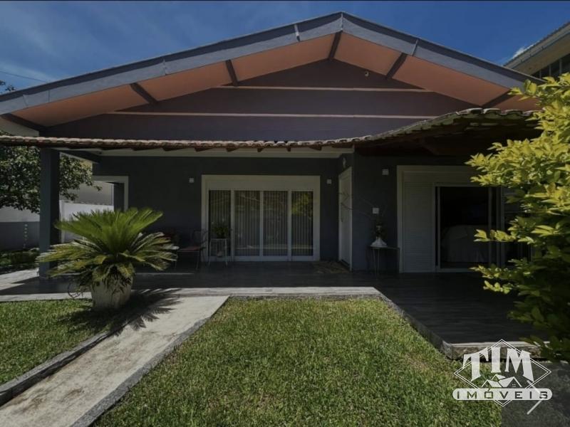 Casa à venda em Mosela, Petrópolis - RJ