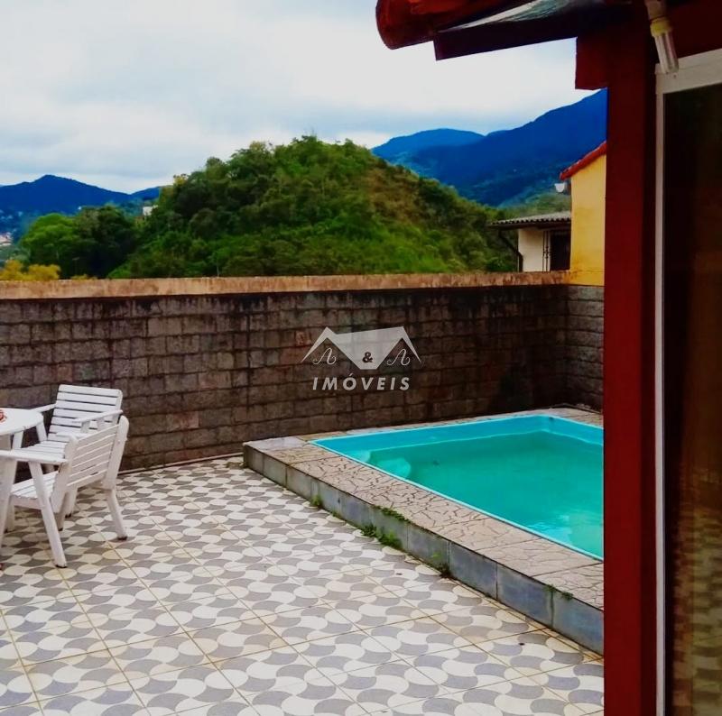 Casa à venda em Valparaíso, Petrópolis - RJ
