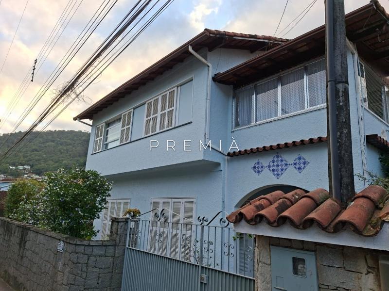Casa à venda em Mosela, Petrópolis - RJ