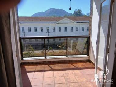 Comprar Apartamento em Petrópolis Centro